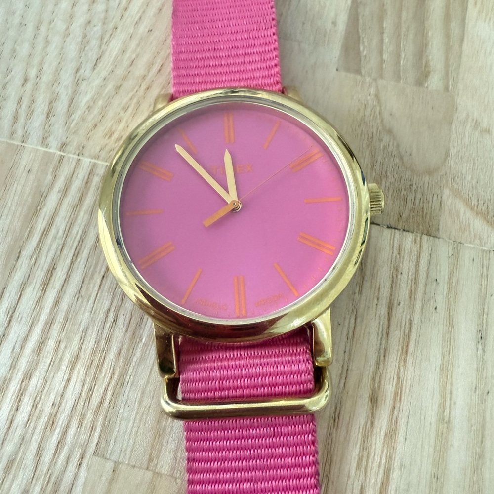 Timex weekender pink and gold tone casual watch NEW BATTERY - Picture 2 of 9